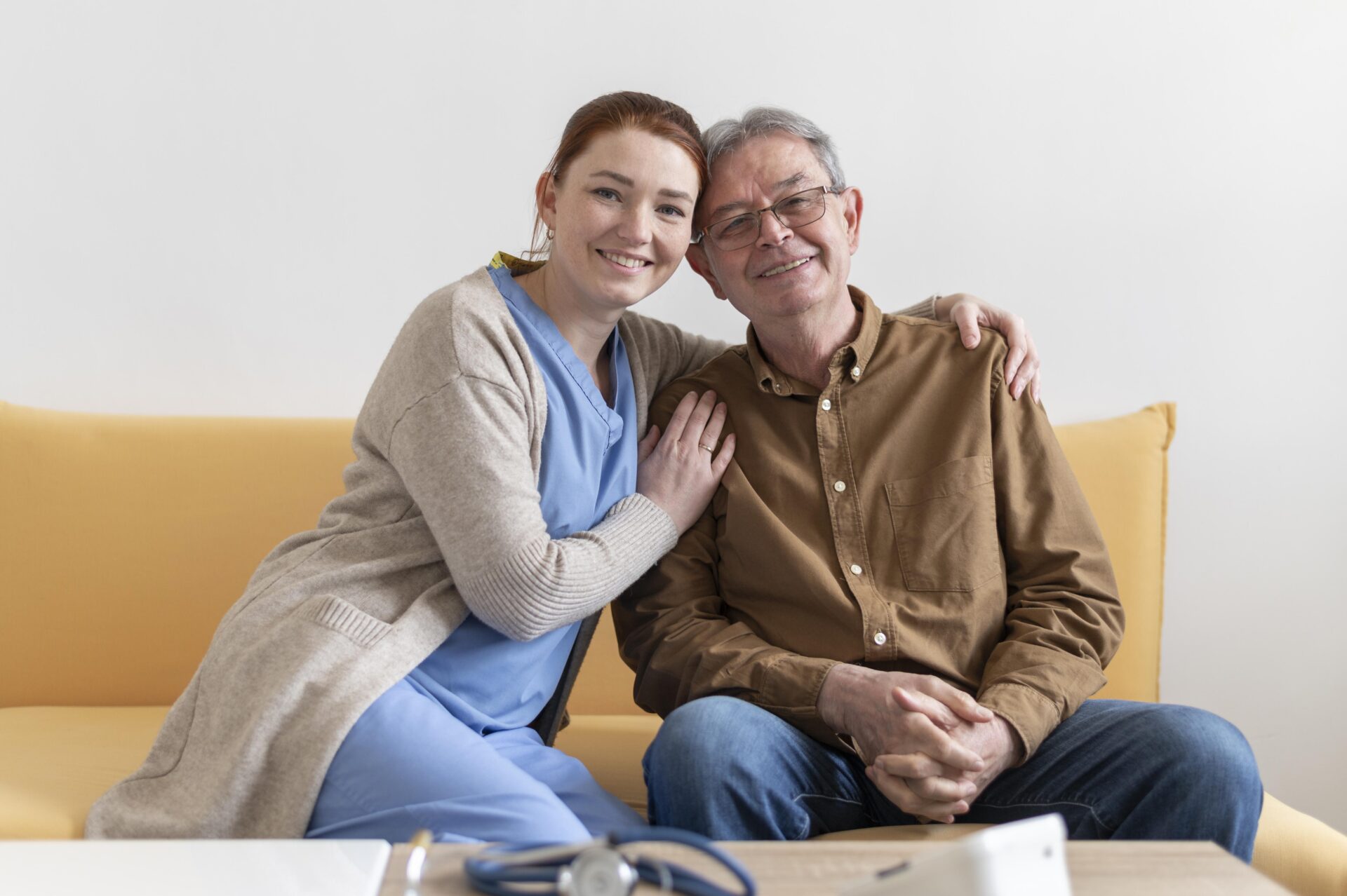 smiley-man-woman-posing-together